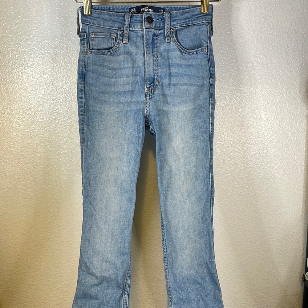 Hollister skinny jeans. Light wash. W-23, L-30.